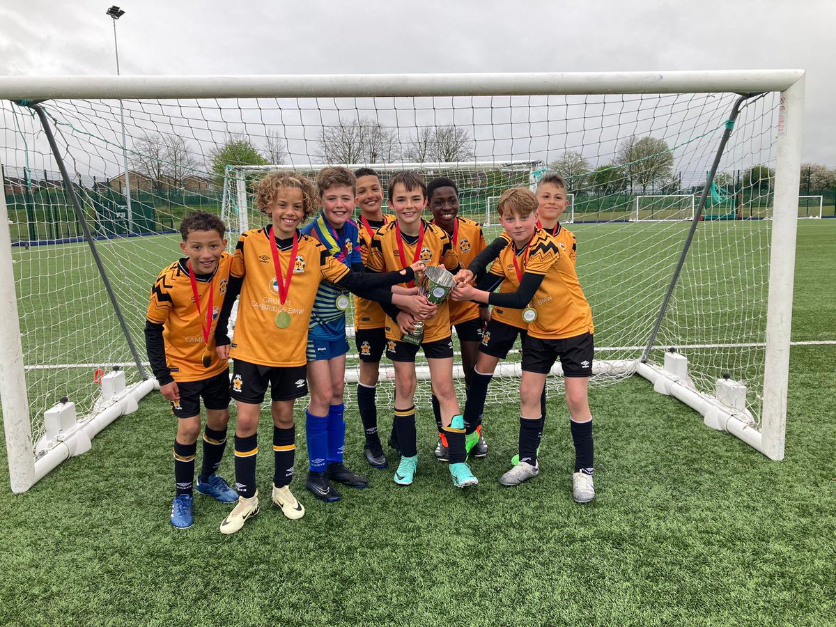 Congratulations to our U11s who won today’s Academy Cup hosted by @SFTLuton A fantastic reward for their hard work and improvement over this season. ⚽️🟠🏆