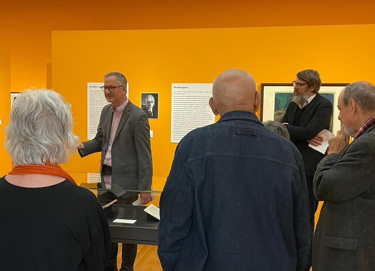 Ein anderer Snapshot aus dem #TagderProvenienzforschung in den Staatlichen Museen zu Berlin @kulturSPK Andreas Schalhorn und Sven Haase in der Ausstellung 'Die gerettete Moderne' im Berliner Kupferstichkabinett