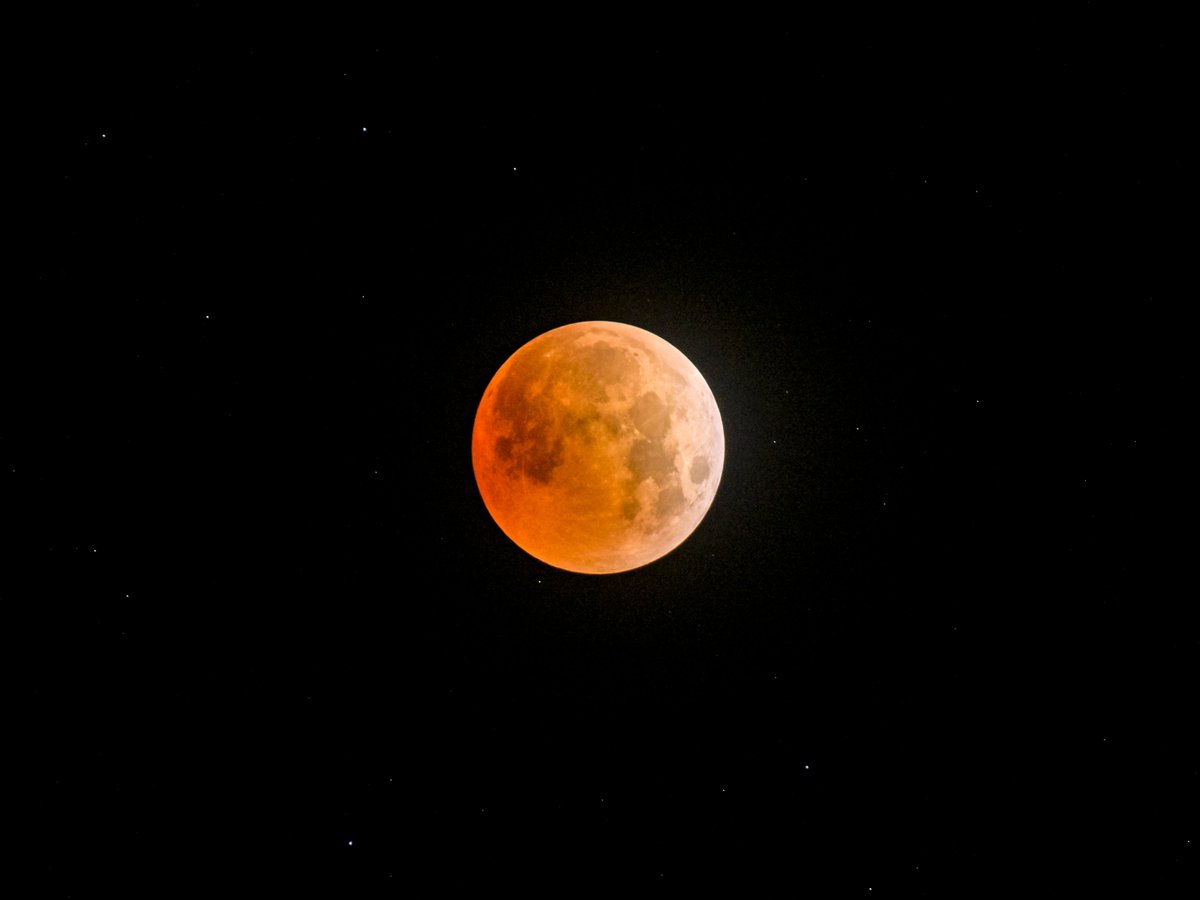 Celebrate dark sky week with a nighttime eclipse! This lunar eclipse occurred over Glacier Bay in Nov 2022, when the Earth casted a shadow on the Moon (over 225,000 miles away!). Learn about NPS efforts to preserve dark skies in our parks: nps.gov/subjects/night…