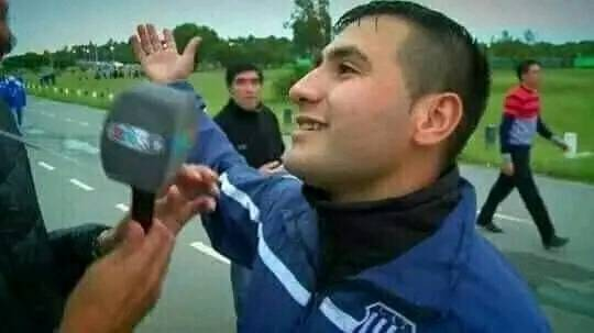 - Que sale hoy?
-Torta fritas y mate , mira como está el día.