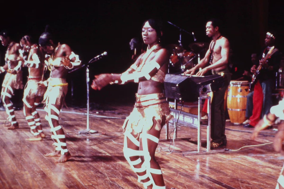 'Bass on one shoulder, bow and arrows on the other' - read the @guardian article on life with Fela Kuti on history’s most dangerous tour. 📸 Lou Carnevale theguardian.com/music/2024/apr…