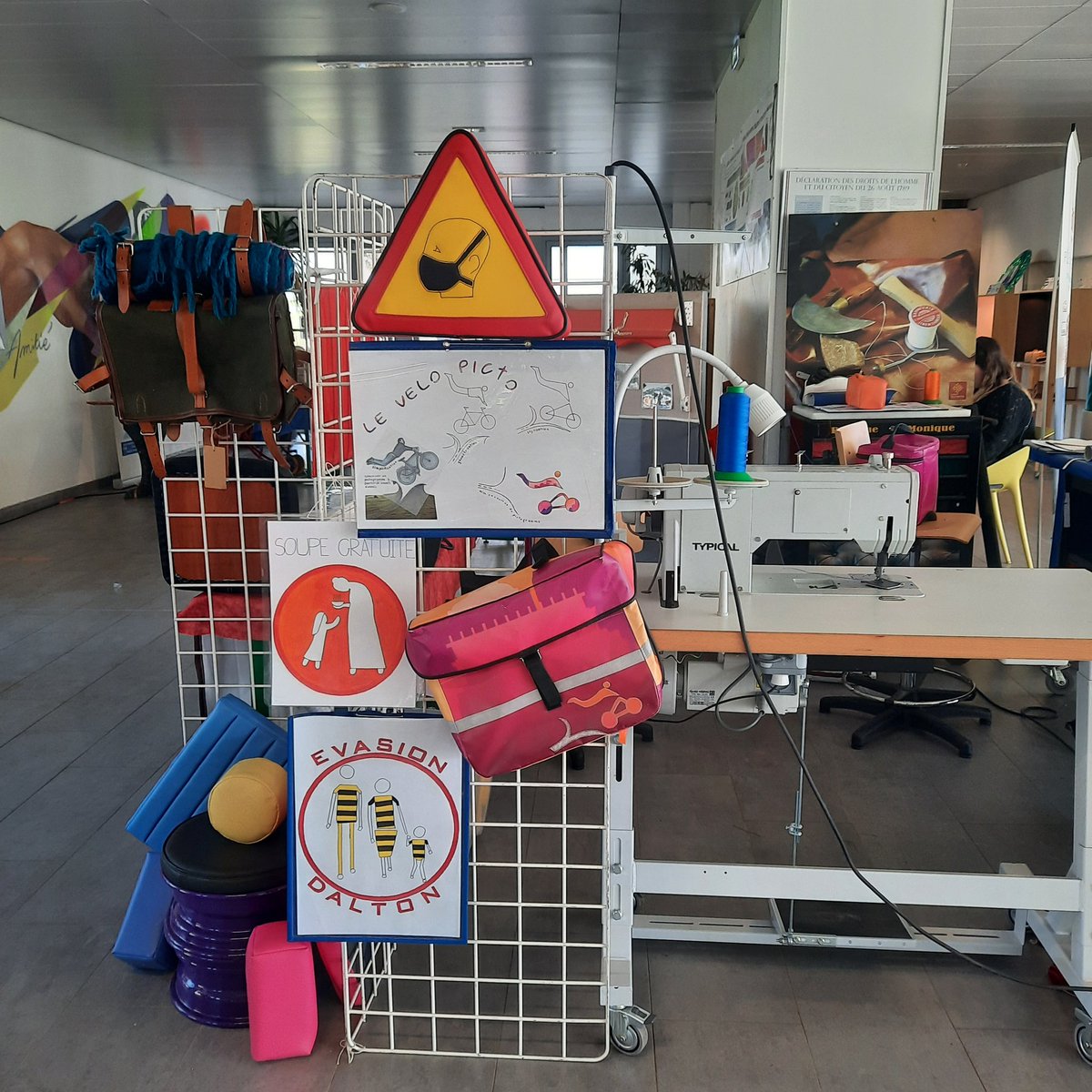 rosie_coufort's tweet photo. A l'occasion des JEMA 2024 une délocalisation de l'atelier de sellerie  @JGallieni au lycée Gisèle Halimi.Exposition du projet  avec les DNMade design d 'objet et réalisation d 'une pièce pour le Totem de fin. https://t.co/y1bkOdtYNE