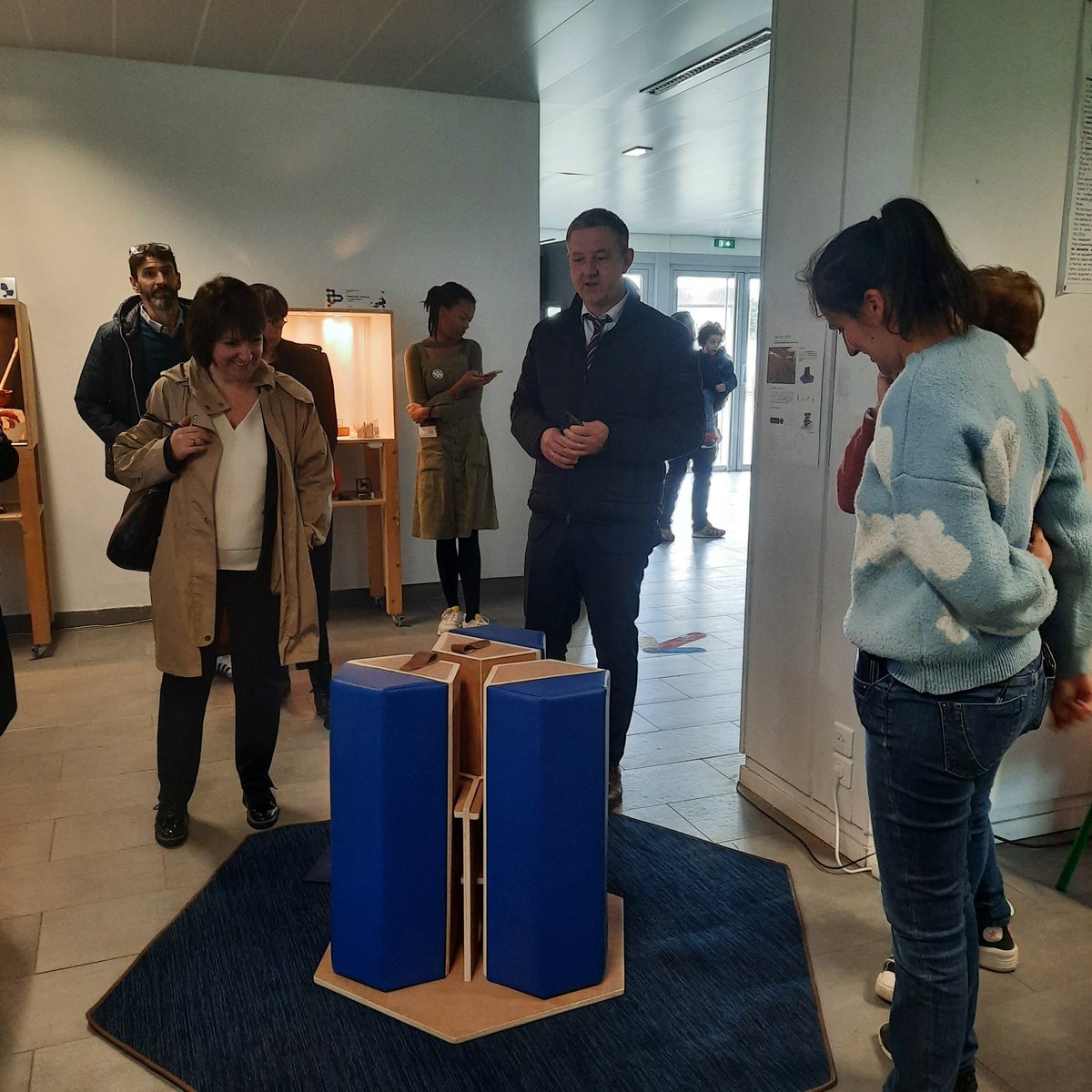 rosie_coufort's tweet photo. A l'occasion des JEMA 2024 une délocalisation de l'atelier de sellerie  @JGallieni au lycée Gisèle Halimi.Exposition du projet  avec les DNMade design d 'objet et réalisation d 'une pièce pour le Totem de fin. https://t.co/y1bkOdtYNE
