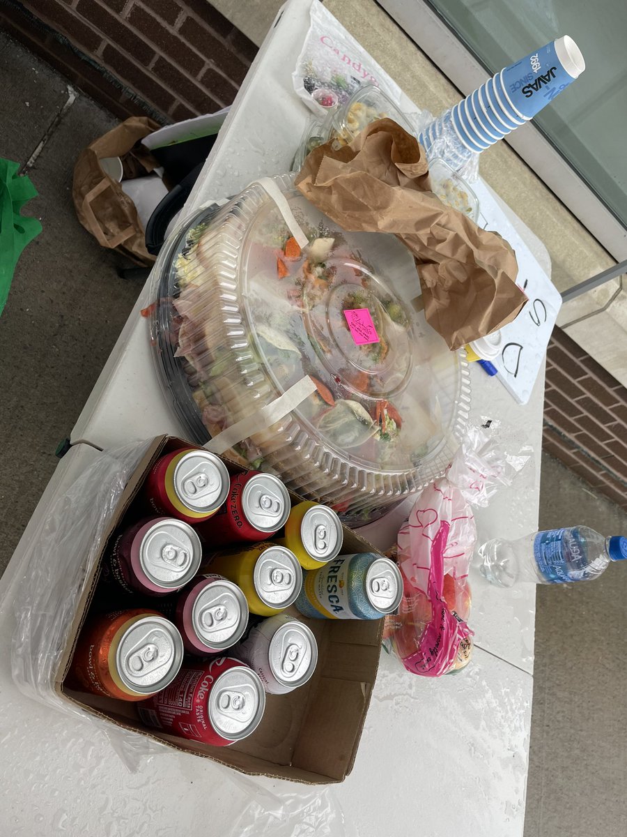 and huge shout out to the @BuffaloGuild for donating lunch to their compadres at the @rocnewsguild. good to see @nyguild folks take care of each other.