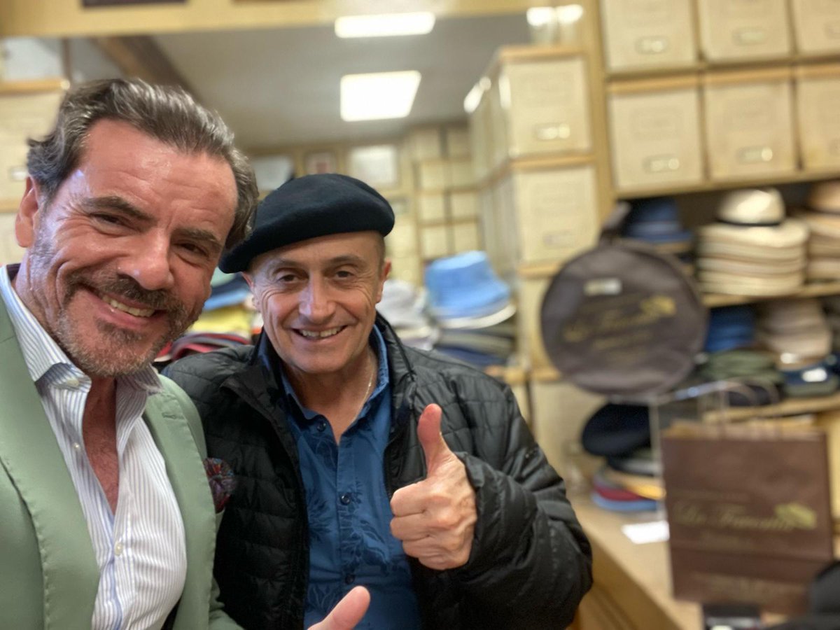 Muy agradable visita del gran actor Pepe Viyuela.

#lafavorita #plazamayor25 #desde1894 #pepeviyuela #boina