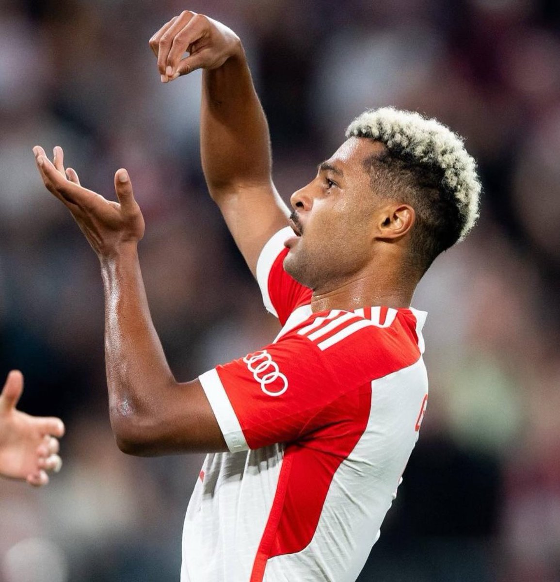 Bayern confirm that Serge David Gnabry has sustained a hamstring strain against Arsenal. The German winger will be sidelined for the time being.