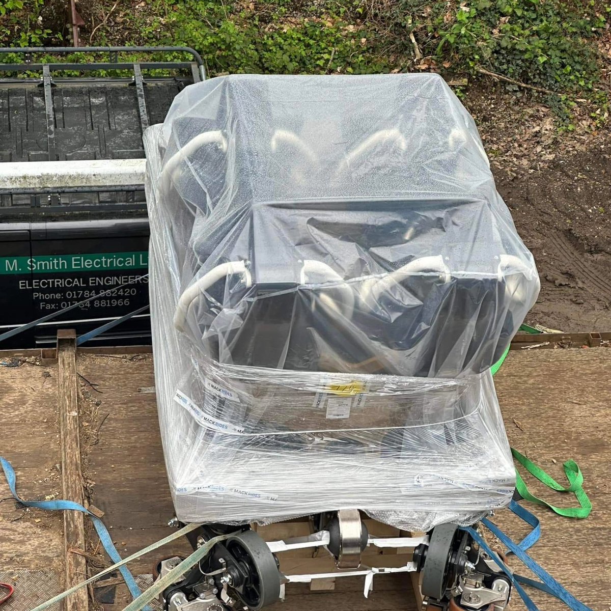 adventurespoons's tweet photo. What happened to @THORPEPARK keeping the Hyperia trains under wraps until the big reveal... They could easily just have chucked a tarp over them whilst they move them 🤪 https://t.co/PtEPyzlvBD