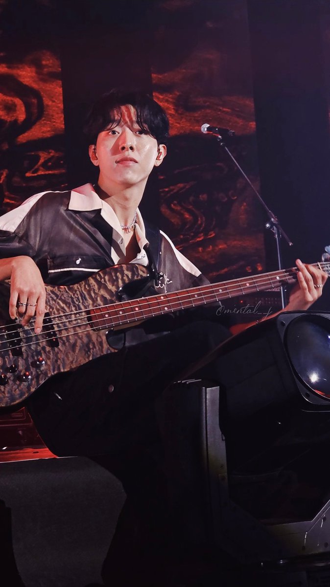 mental__j's tweet photo. 2024.04.06 
CNBLUE LIVE ’CNBLUENTITY‘ IN KAOHSIUNG DAY 2 

後遺症真的嚴重了

@MentalShin @official_CNBLUE 
#CNBLUE #CNBLUENTITY #CNBLUENTITYinKHH #CNBLUENTITYINKAOHSIUNG #BOICE #BOICENTITY #then_now_and_forever #my_identity_is_boice  #LEEJUNGSHIN #씨엔블루 #이정신 https://t.co/CUBXSgMjdM