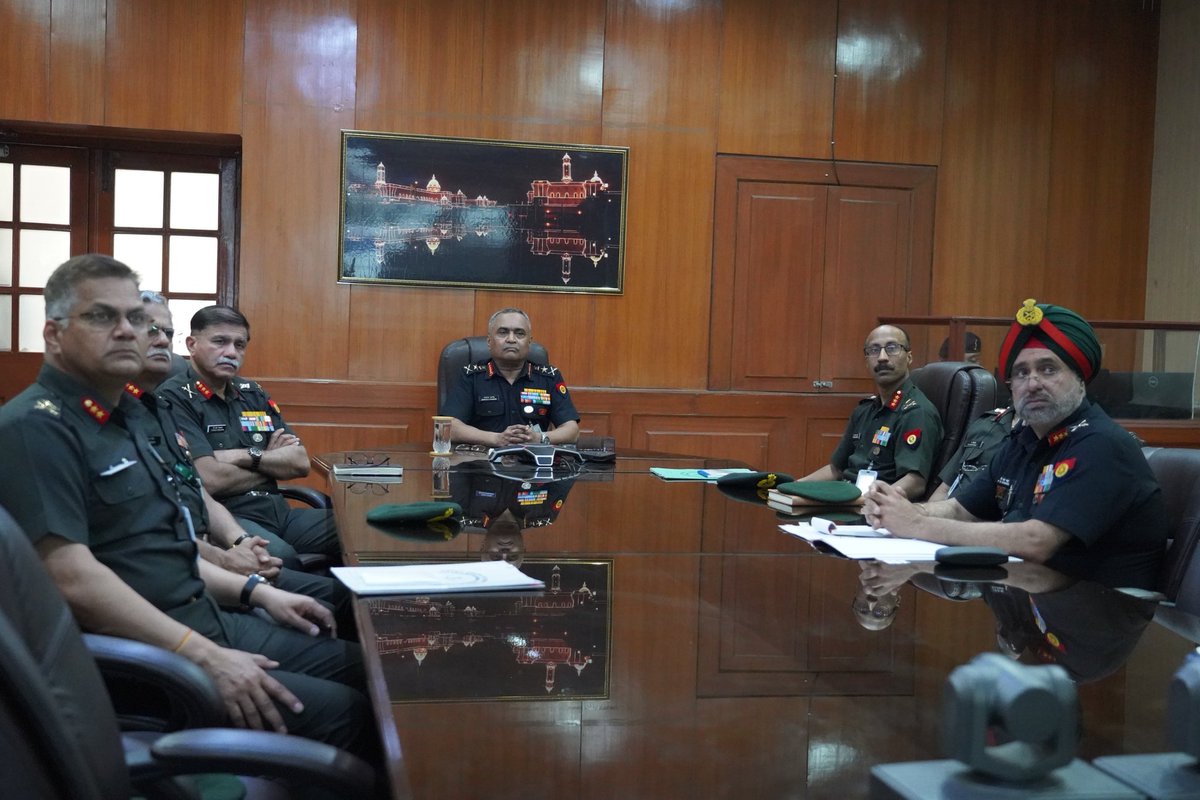 #LtGenMVSuchindraKumar, #ArmyCdrNC thanked General Manoj Pande, #COAS for inaugurating the newly constructed state-of-the-art Command Hospital(NC) #Udhampur.

The #hospital will serve as a beacon of hope and health to the community and serving personnel of the #IndianArmedForces…