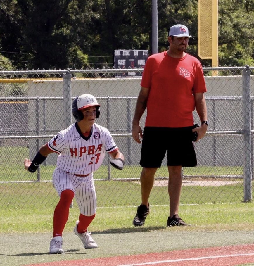 👋 Meet the Coaches 👋 Coach: Daniel Endsley Position at HP: 2027 Head Coach Hometown: Las Vegas, NV Years at HP: 7 years! Favorite team: Dodgers Favorite player: Clayton Kershaw Baseball movie: Moneyball Fun fact: Has two daughters named Peyton (2) & Tatum (4 months) 👼