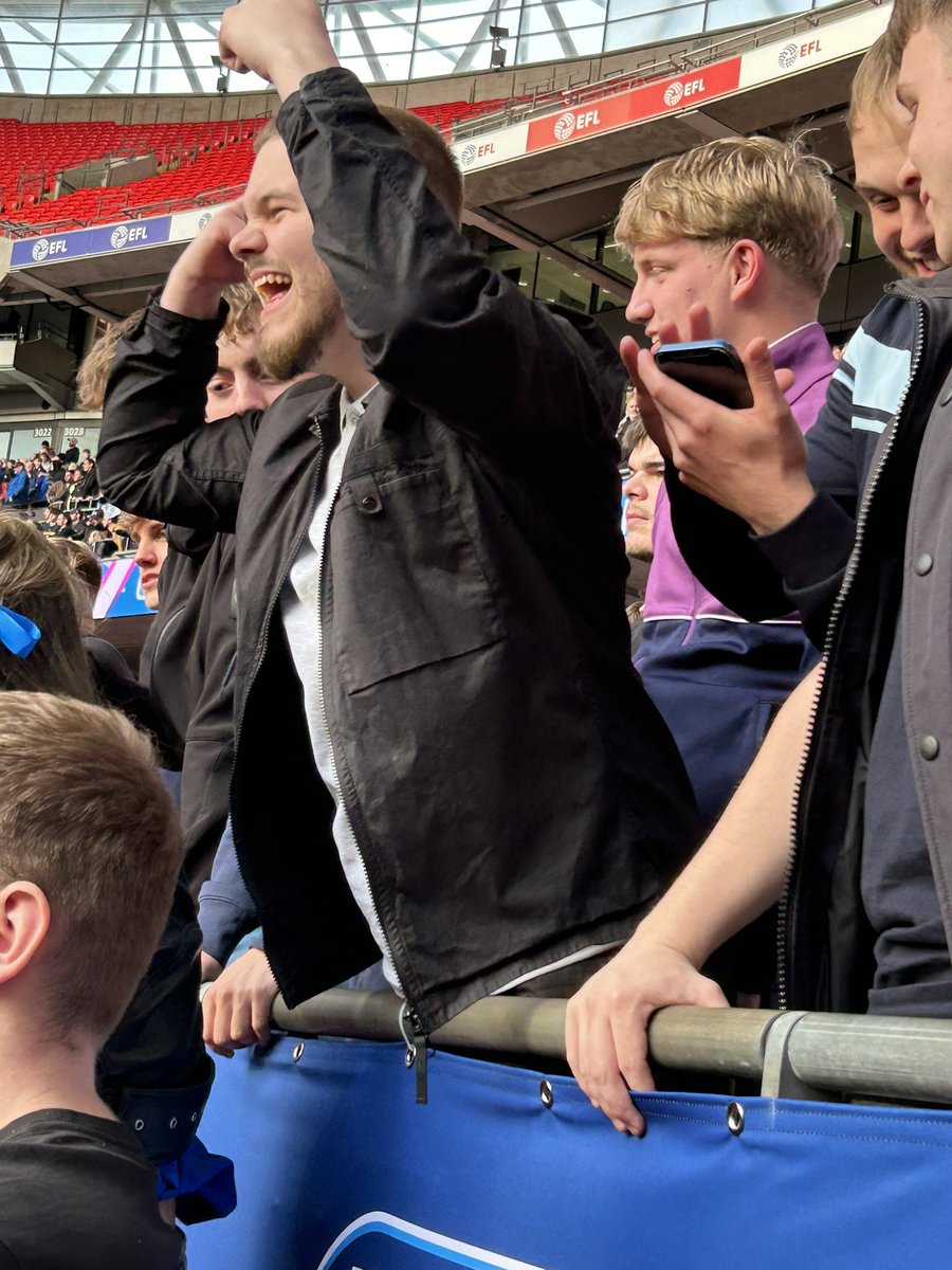 These two die hard <a href="/theposh/">Peterborough United</a> fans who travel home and away, week in, week out are both unable to join the celebrations tonight due to work commitments. Don’t worry boys, your dad will keep you updated <a href="/RonsBenji/">Benji Rons</a> and <a href="/ollierons/">Ollie Rons</a> #UTP Back on the promotion trail. 3 points please