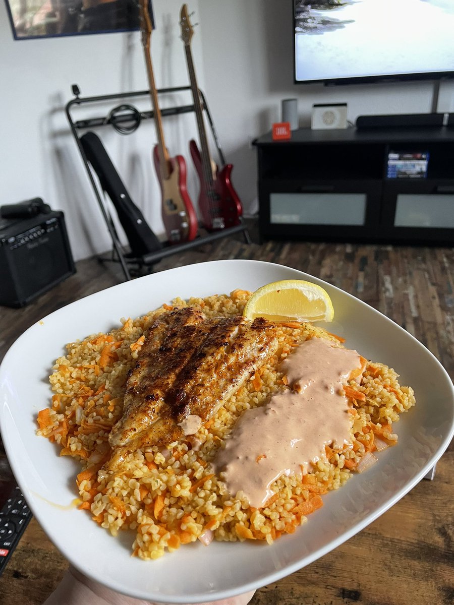 TheRealBrauni's tweet photo. Auch wenn es nicht Freitag ist, gibt es heute Fisch 😁
Die zweite Wochenhälfte ist angebrochen.
Wisst ihr schon was ihr am Wochenende macht?
Wünsche euch einen schönen Abend 😊
#marcelkocht #healthy #abnehmen #hellofresh #food #foodporn #essen #doahh #boah #futterluke #knife https://t.co/iS6YJ0tLdc