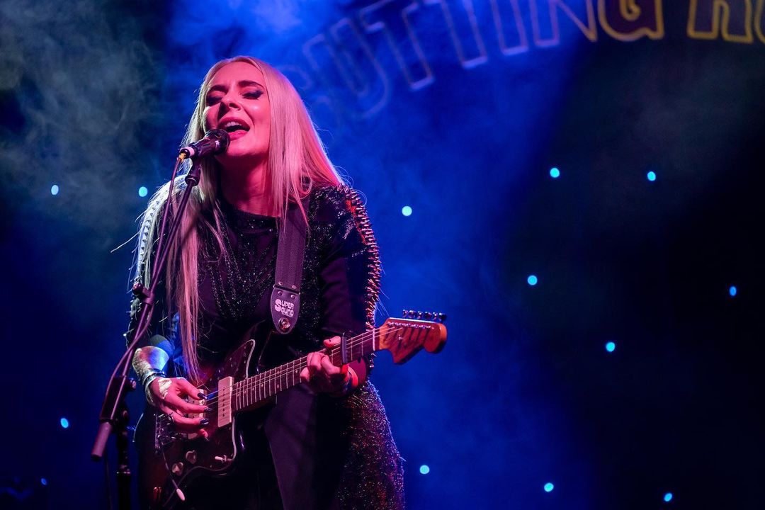 Last night at @CuttingRoomNYC was lovely and beautifully intimate💜 A pleasure to be part of the Fog Swept Islands cultural exchange here in New York. Thank you everyone who came by 🫶🏼 📸 @arenotphotos Faroe Music Export (FMX)