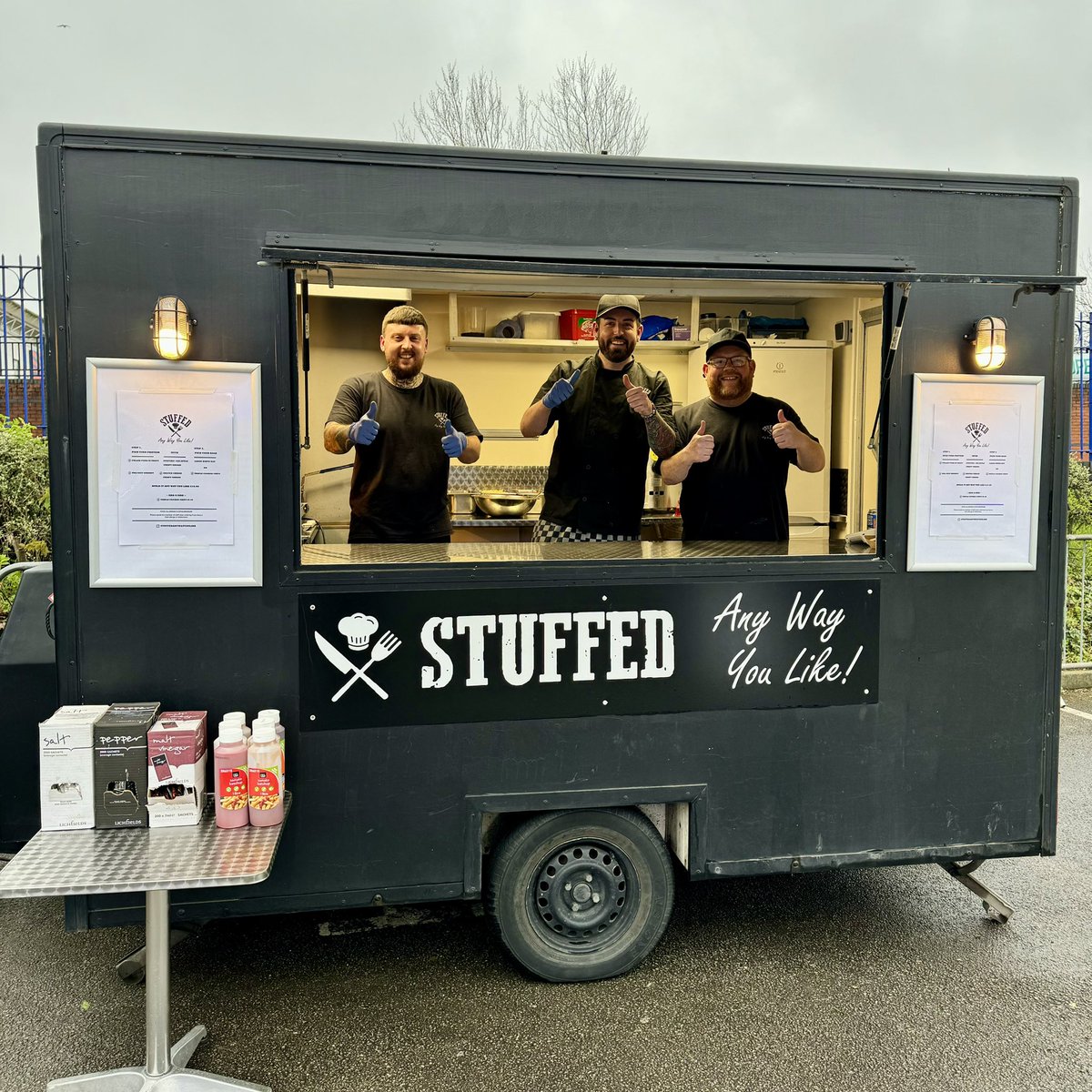 Kicking off tonight’s street food lineup, it’s Stuffed Any Way You Like. 🍴 BBQ brisket-smothered chips and pulled pork baps are a couple of the options available here in the Kop car park. 😮‍💨 #BCFC