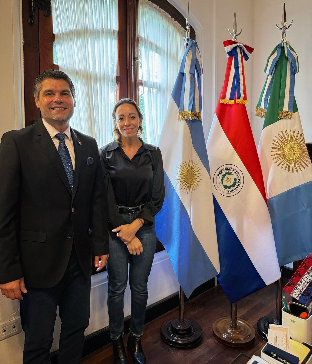 Reunión con la Subcomisario Laura Giménez, Jefa de la División Unidad Operativa Resistencia de la Policia Federal Argentina. 
Se delineó la línea de trabajo en cuanto al resguardo de la sede Consular y otros aspectos relacionados a la seguridad. 🇵🇾 🇦🇷

#ConsuladoPy #Resistencia