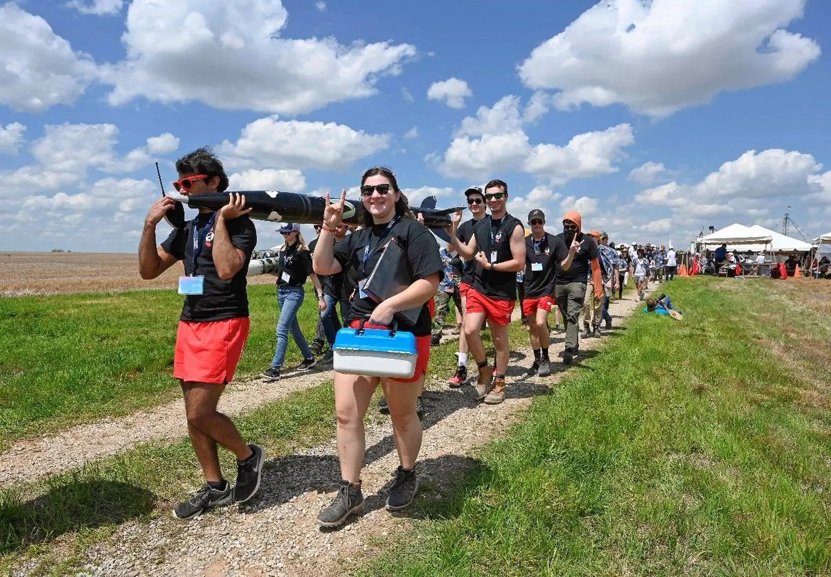 .@NASA's 2024 Student Launch challenge will bring students from colleges, universities, high schools, middle schools, and informal education groups to launch amateur rockets and payloads Saturday, April 13, starting at 9:30 a.m. EDT at Bragg Farms near @NASA_Marshall Space Flight…