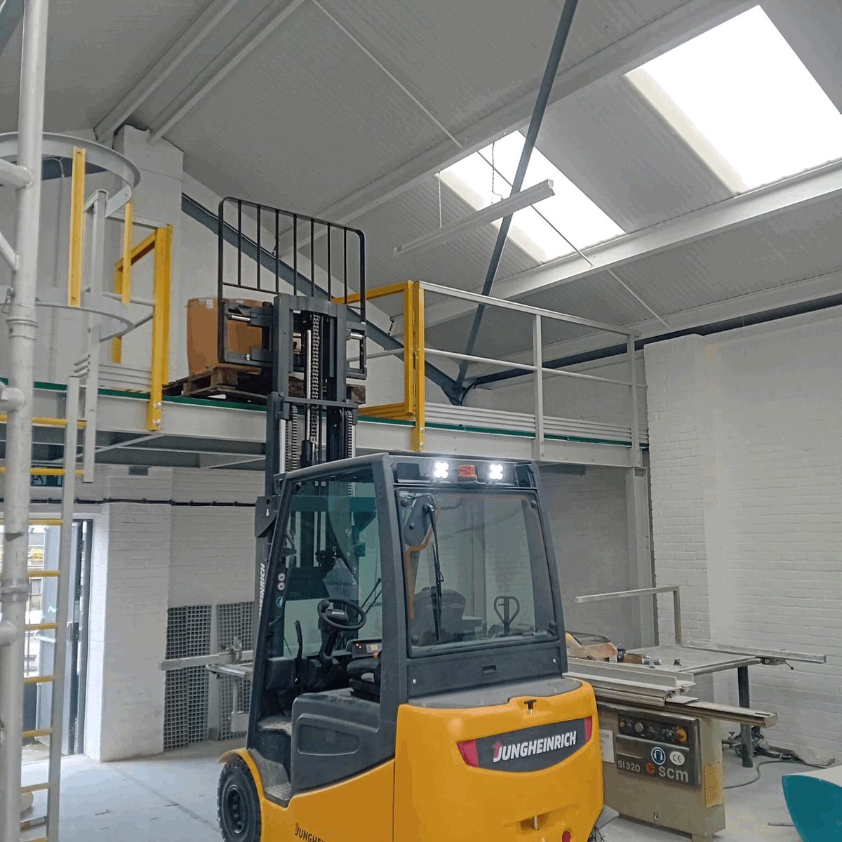 SafeTread_UK's tweet photo. We love our products so much that we're even using them in the fit out of our new specialist fabrication workshop at King Edward Quay in #Colchester, #Essex. ❤️

#safetread #GRP #safetyaccessstructures #catladders #grphandrail #suigeneris #Essex #EssexBusiness https://t.co/JMCMwAfCdk