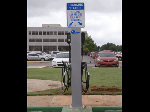 The @OKDOT has issued $8 million in federal funds to 3 private partners to help build 13 #EV charging stations along Oklahoma interstates. #road #transportation #highway #roadway #mobility #travel #infrastructure @aashtospeaks @USDOTFHWA oklahoma.gov/odot/citizen/n…