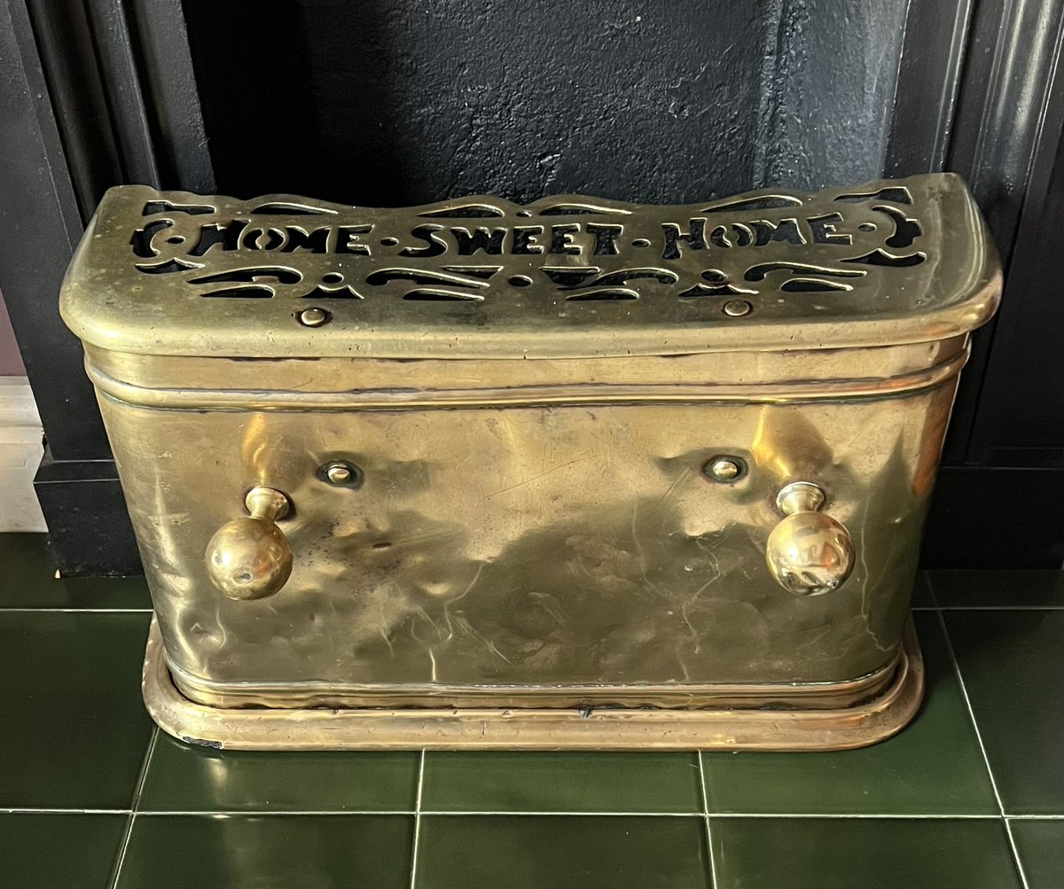 Metalware now for  #VintageShowAndSell, and how stunning is this! #ArtNouveau solid brass range fender of the “Tidy Betty” type, with “Home Sweet Home” on the trivet top sarahhuntantiques.etsy.com/listing/169453… #antiques