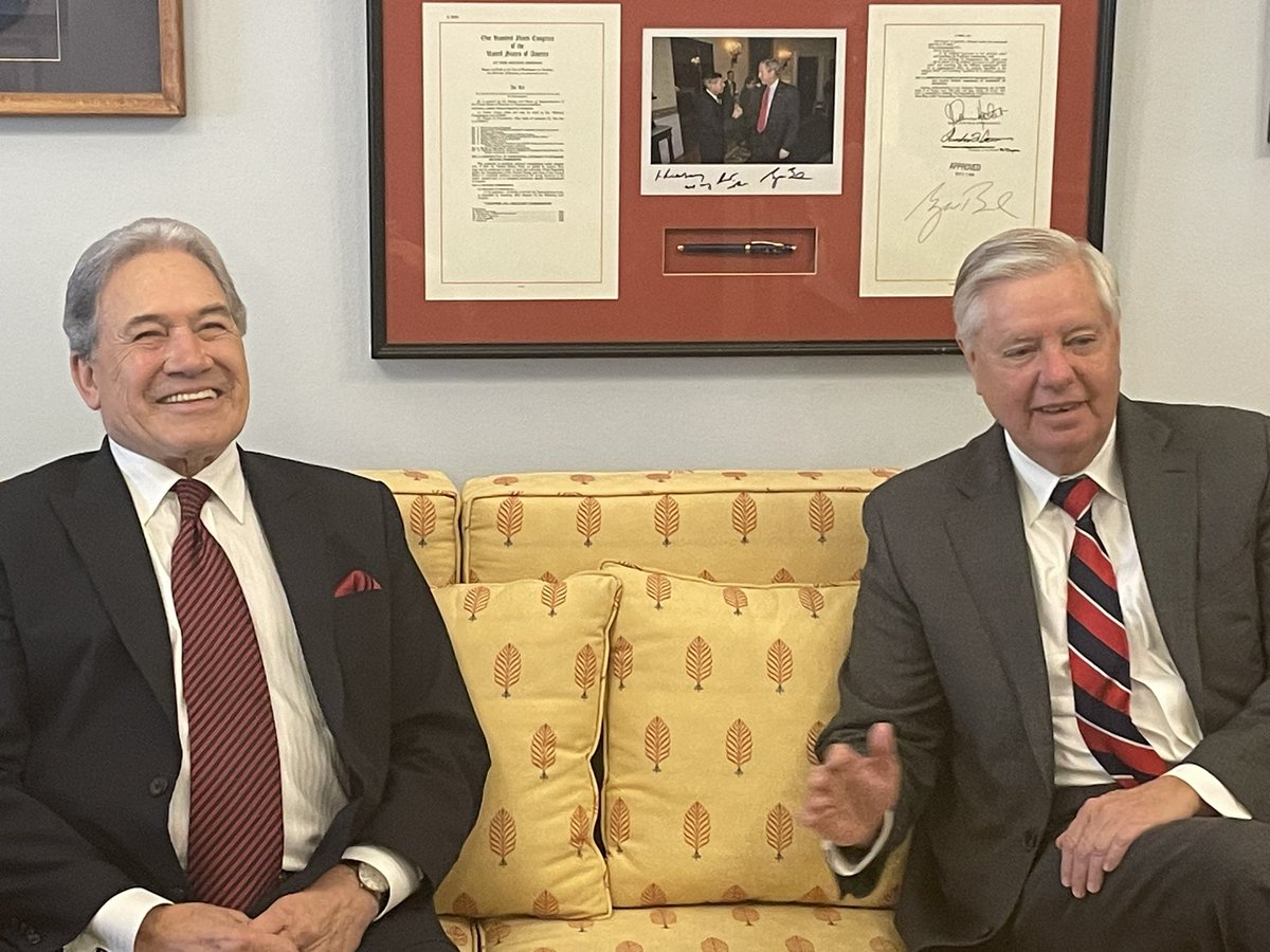 The Minister was delighted to meet Senator @LindseyGrahamSC. They discussed: -Support for Ukraine -Strategic challenges in the Indo-Pacific -Deepening trade & economic ties between 🇳🇿 & 🇺🇸 -The beauty of South Carolina The Minister encouraged the Senator Graham to visit 🇳🇿