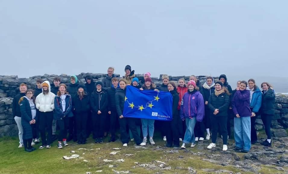 stbrigids_LR's tweet photo. Today our Erasmus students headed to Inis Mór for a guided tour by Mr Gallagher, they travelled the island by bike visiting the Wormhole, Dún Aonghasa and many other scenic places along the way.  @Leargas @Leargas_etwinn @EUErasmusPlus https://t.co/rIhuDh0gCA
