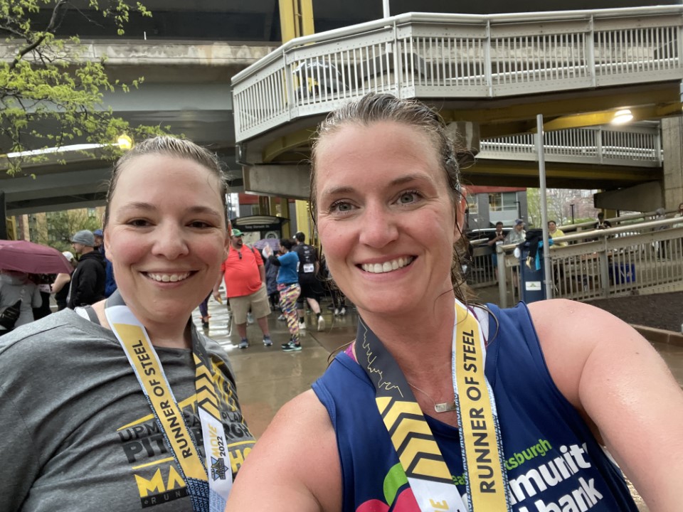 23 more days until @PGHMarathon Weekend! 🏃 💨 By joining our Food Bank marathon team, you can raise money & SPRINT toward a solution to tackle hunger's root causes. Sign-up or support our runners👉 bit.ly/fb-pgh-maratho…