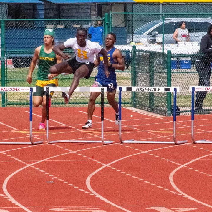 Good luck to Junior DB @waynegotspeed01 competing in the Area track in the 300M hurdles.