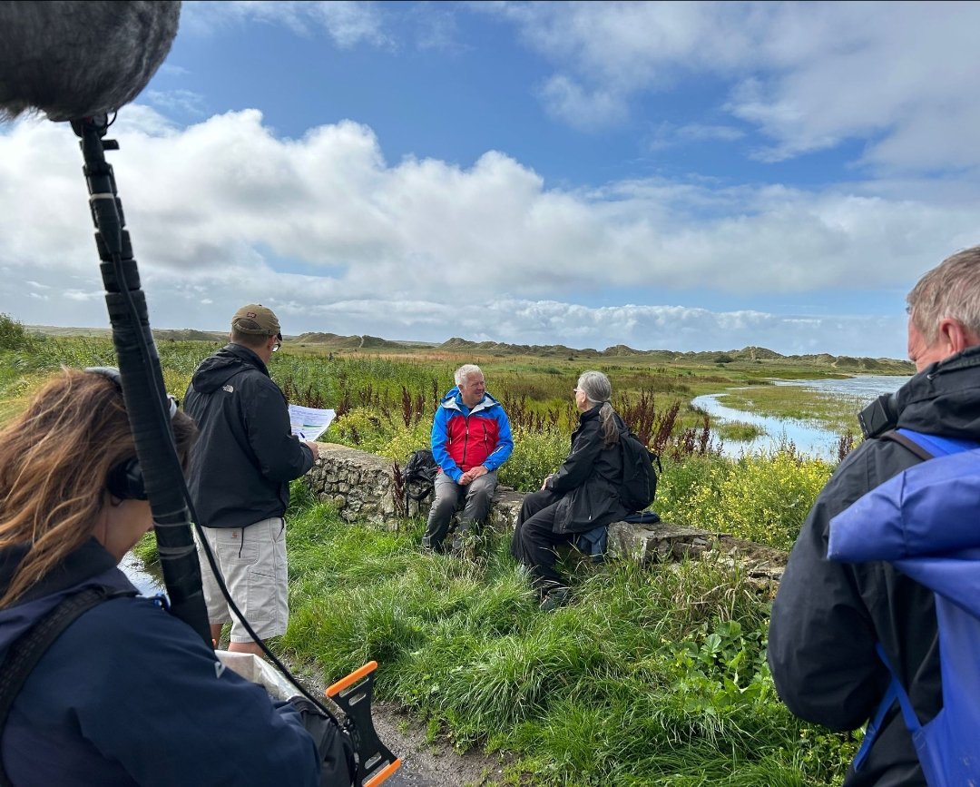 I'm pleased to tell you that a brand new series of Weatherman Walking starts next Monday on @BBCOne Wales at 7pm with a walk on Anglesey. Other walks in this series visit Llanrwst, Cardiff, Brecon, Llandrindod, Crymych, Ystragynlais and the Wye Valley from Tintern to Chepstow. 😁