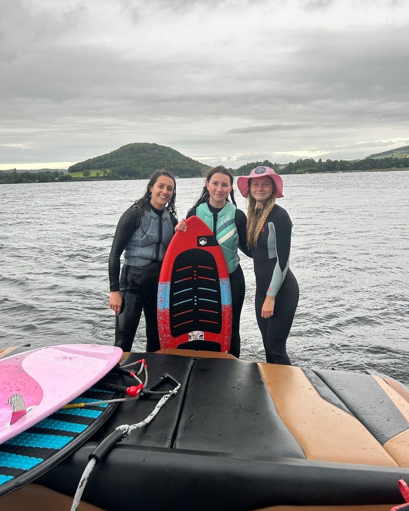 Ullswater are running an exciting surf club every Thursday! 🏄‍♂️🏄‍♀️ Head over to their page to find out more.
 #GoAllOut #LakeLife #AxisWake#MakingMemories #BoatLife #LifeWithoutLimits #Wakeboard #Wakesurf #WakesurfBoat #MalibuBoatsUK