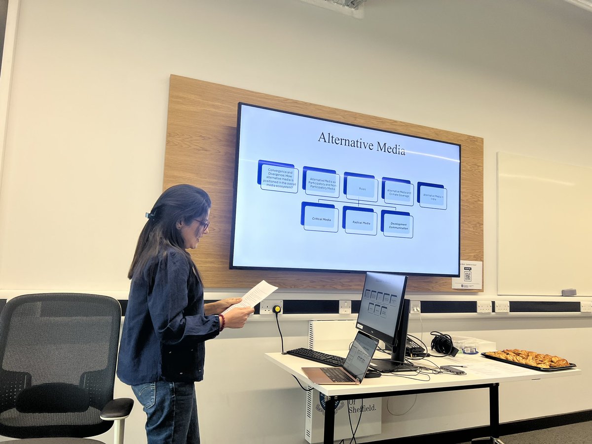 Very proud of my PhD supervisee @NamrataTWEET who did an amazing job today presenting her important work on the role of alternative media in promoting transformative climate justice in India at the PhD colloquium of @sheffjournalism @ECREA_eu @leahellmueller @cityjournalism 👏🏻