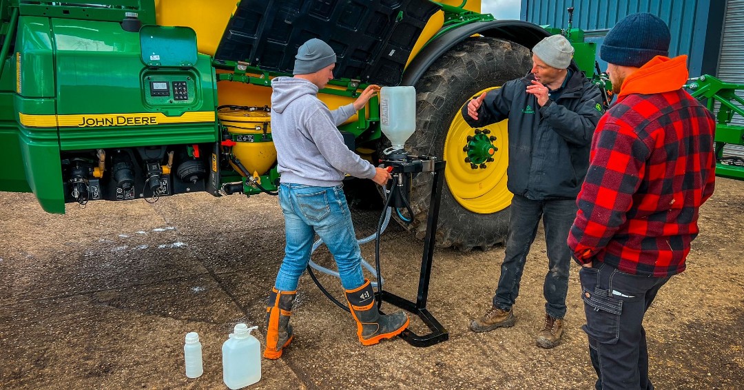 Our sprayer specialist went out to a customer to demonstrate a John Deere 962i along with the Pentair closed transfer system. 

#JohnDeere  #PentairCloseTransfer #FarmEquipment #AgriculturalInnovation #ChemicalSafety #AgTech