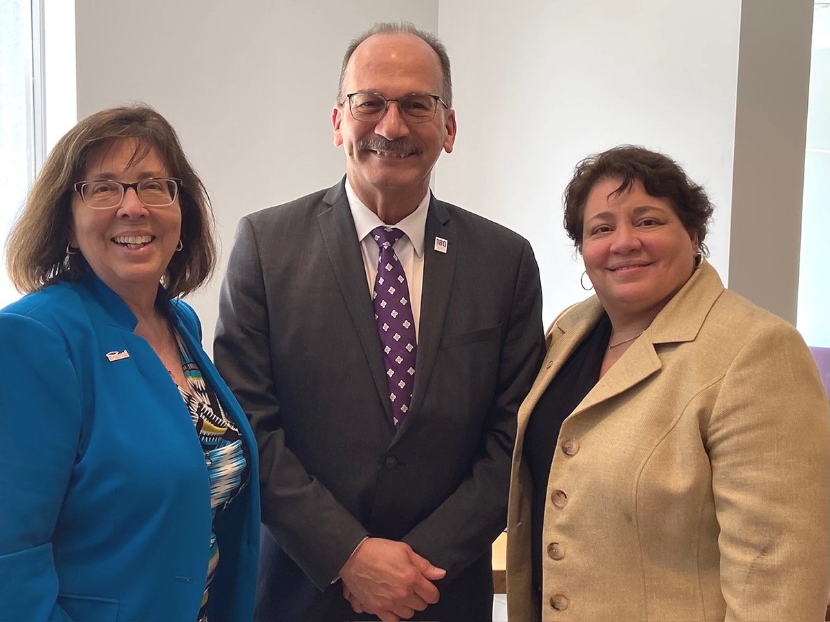 .@EdExcelencia Co-founders, Sarita Brown & @ds_excelencia, making common cause w/@HavidanUAlbany, President of @ualbany - a P4LSS & only institution in SUNY to have earned the #ExcelenciaSeal for intentionally serving Latino, & all, students. Learn more→ edexcelencia.org/leadership/pre…