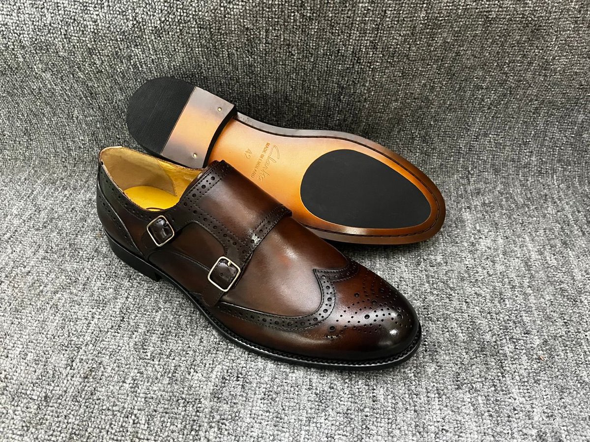 Gentle shoes Size :38 to 46 WhatsApp on +256 751902113 for deliveries. Price :185000ugx Blessed new week #Naberzshoes