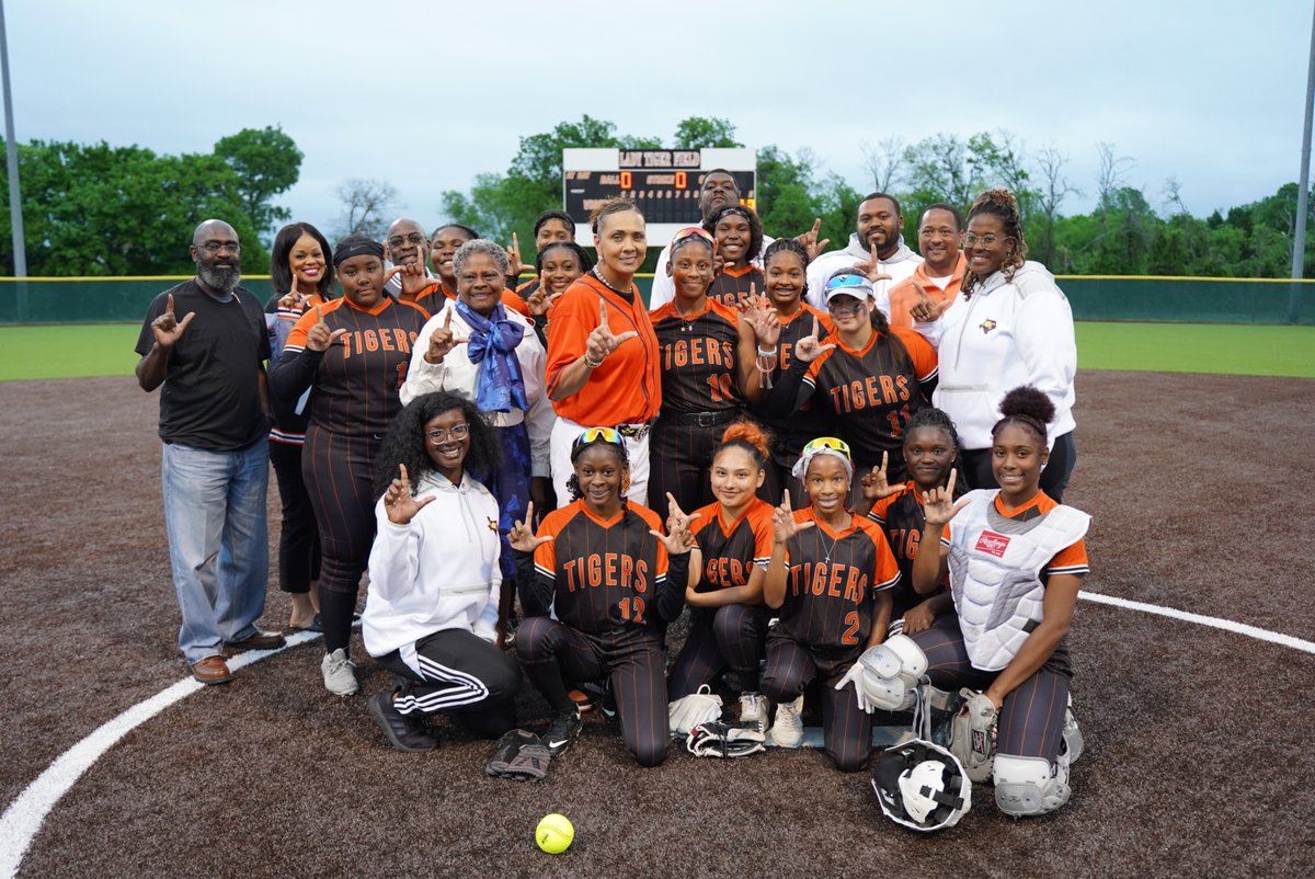 🎉 This week, we celebrated a milestone moment in our school's athletic department with the ribbon cutting ceremony for our brand-new Lancaster High School Baseball and Softball Complex! ⚾️🥎 🥳🐅