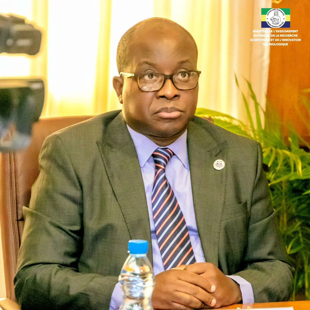 Min_ESRSIT's tweet photo. Ce mardi 9 avril, le @PrherveNDOUME , a participé au premier comité d'orientation du SOSUP, aux côtés de Mme Camelia Ntoutoume Leclerq. Discussions sur la feuille de route et l'organisation du Salon National de l'Orientation. #EnseignementSupérieur #SOSUP #Gabon https://t.co/Tl8pDZkAHM