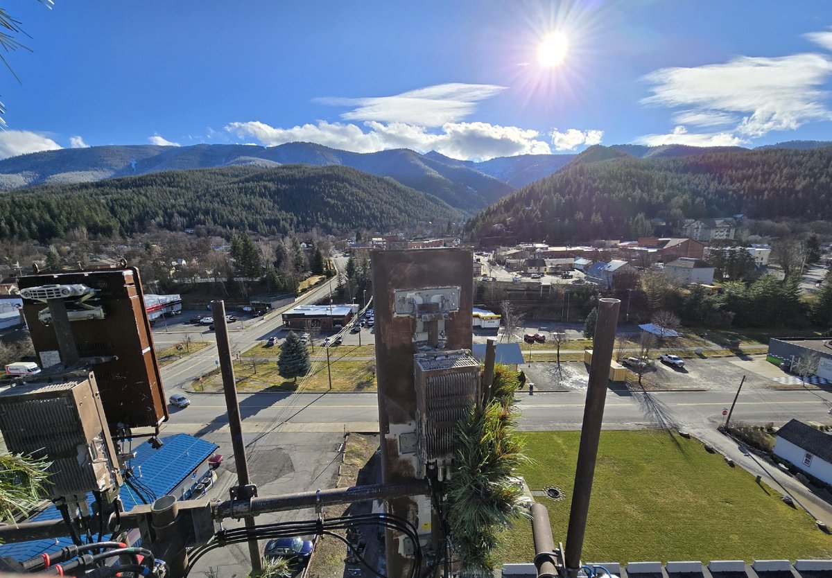 POV: You and your team are in ID, about to capture azimuth information, on a monopine. It's the adult equivalent to climbing trees!
Photo credit goes to Jordan.
#teamlegacy #gettingpaidtoclimbtrees #towerclimber #monopine #wireless #wherewework