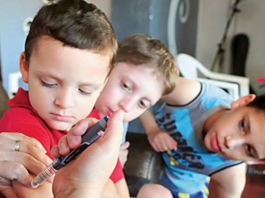CiudadSMT's tweet photo. El municipio lanzará este sábado el primer Dispositivo Municipal destinado a promover el cuidado de pacientes infantiles y adolescentes con Diabetes Tipo 1 👉🗞️
https://t.co/3vFpwnxE7c #DM1 https://t.co/iG7jqIUPgF