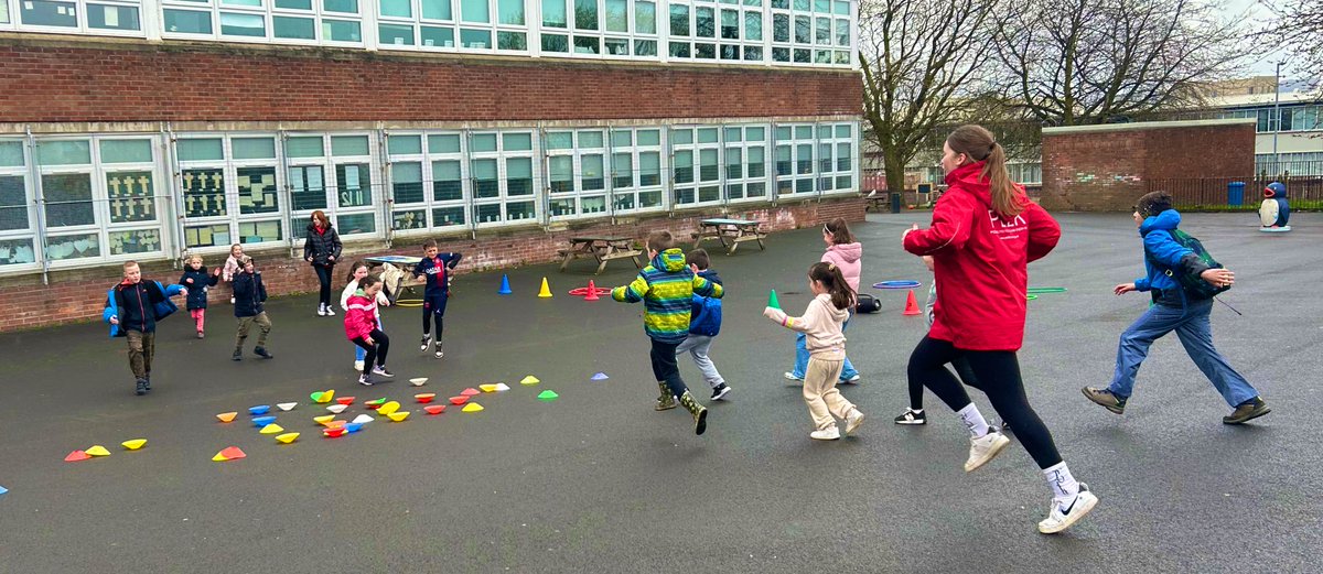 Had a lovely day visiting @DalmarnockPS and @StAnnesPrimary sessions today! Families danced, did arts, enjoyed active play, enjoyed yummy food, and much more! The fun never stops. 🎉 @GlasgowCC #CommunityEngagement #FamilyFun ❤️
