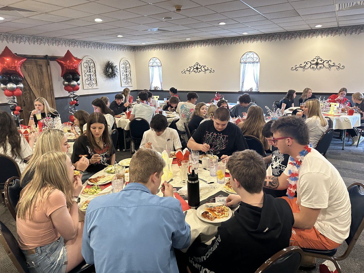 mcperry705's tweet image. 🎉 Thrilled to be invited to the Student-Athlete Leadership Academy end-of-year celebration event! Here's to a future filled with impactful leadership! 🌟 #StudentLeaders #LEADProgram #EFProud