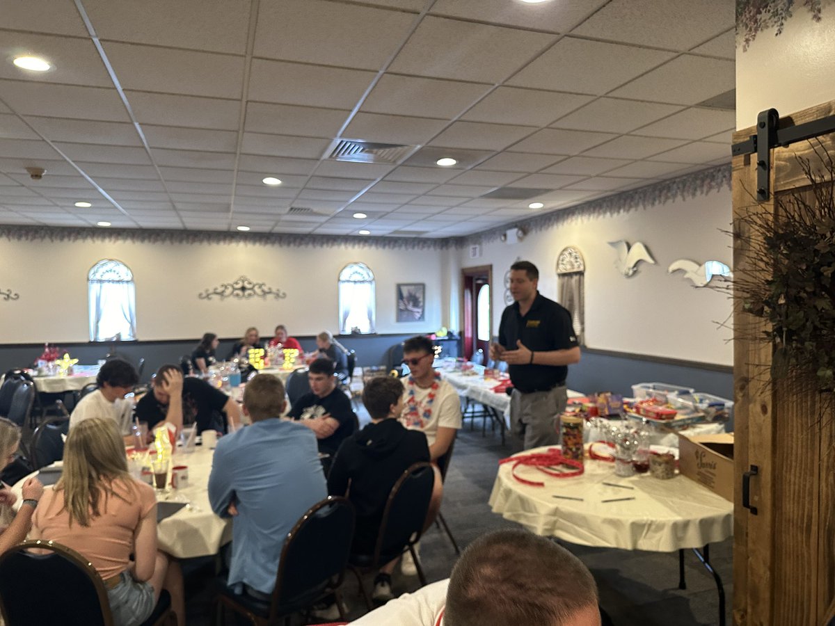 mcperry705's tweet image. 🎉 Thrilled to be invited to the Student-Athlete Leadership Academy end-of-year celebration event! Here's to a future filled with impactful leadership! 🌟 #StudentLeaders #LEADProgram #EFProud