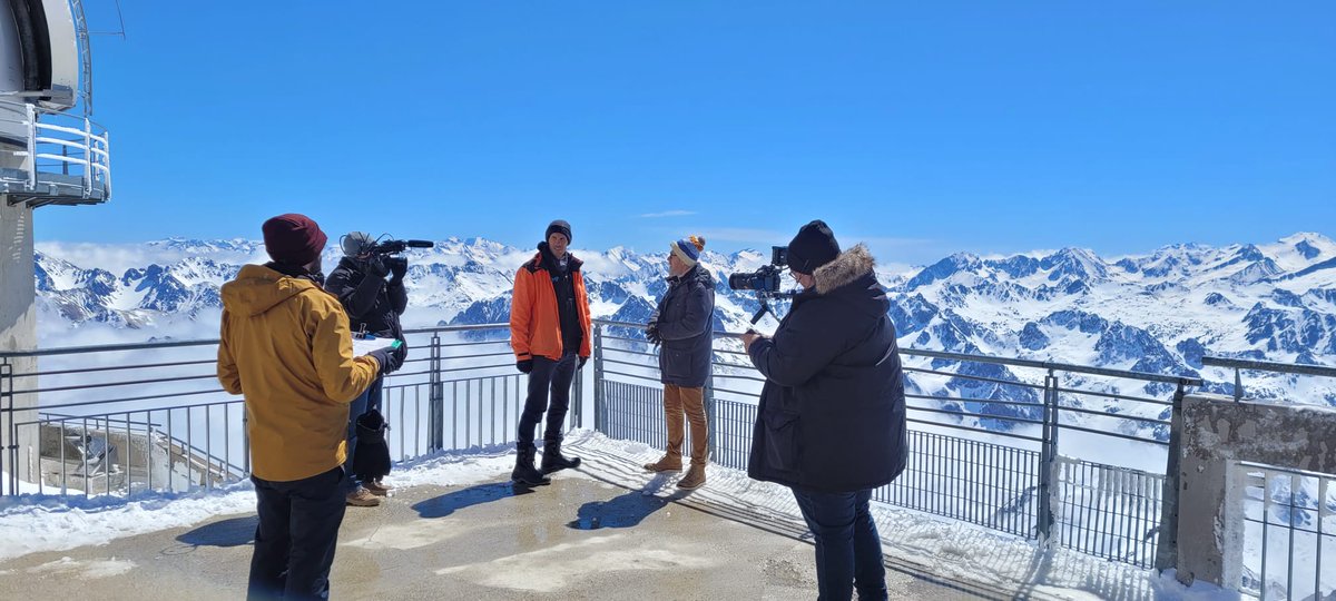 Quelle belle journée avec 'Le monde de Jamy' au Pic du Midi pour parler des polluants atmospheriques! Un grand merci à @ObsMip @PicduMidi @UT3PaulSabatier pour l'accueil, et Théo Segur @GET_Toulouse pour l'aide