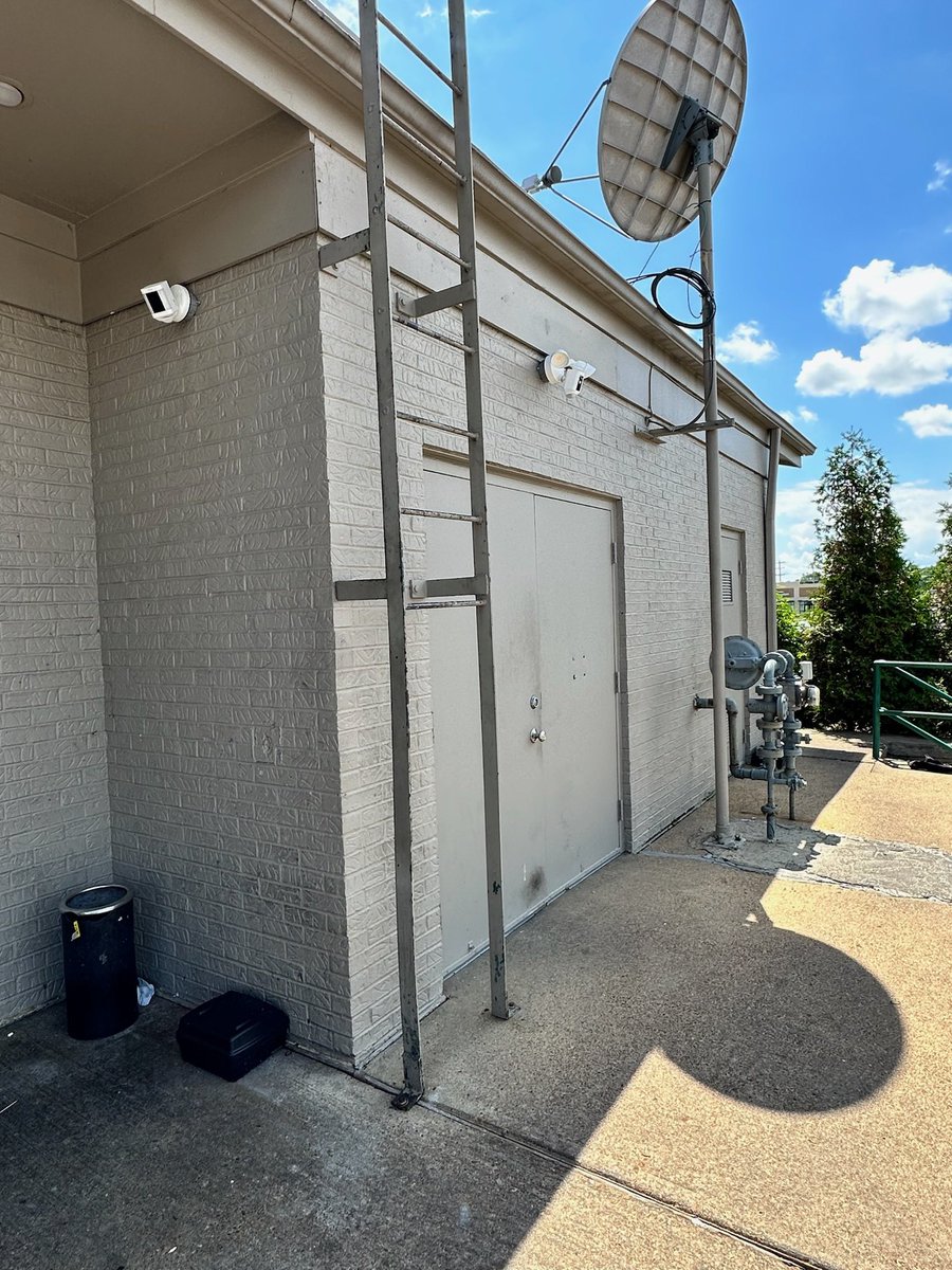 DesignSmartHome's tweet image. Access from anywhere, smart notifications, scheduling, smart lighting, two way communication and sirens at the push of a button are just a few examples of why this is the wave of the future.  Contact us today to find out more on how we can help secure your business or home.