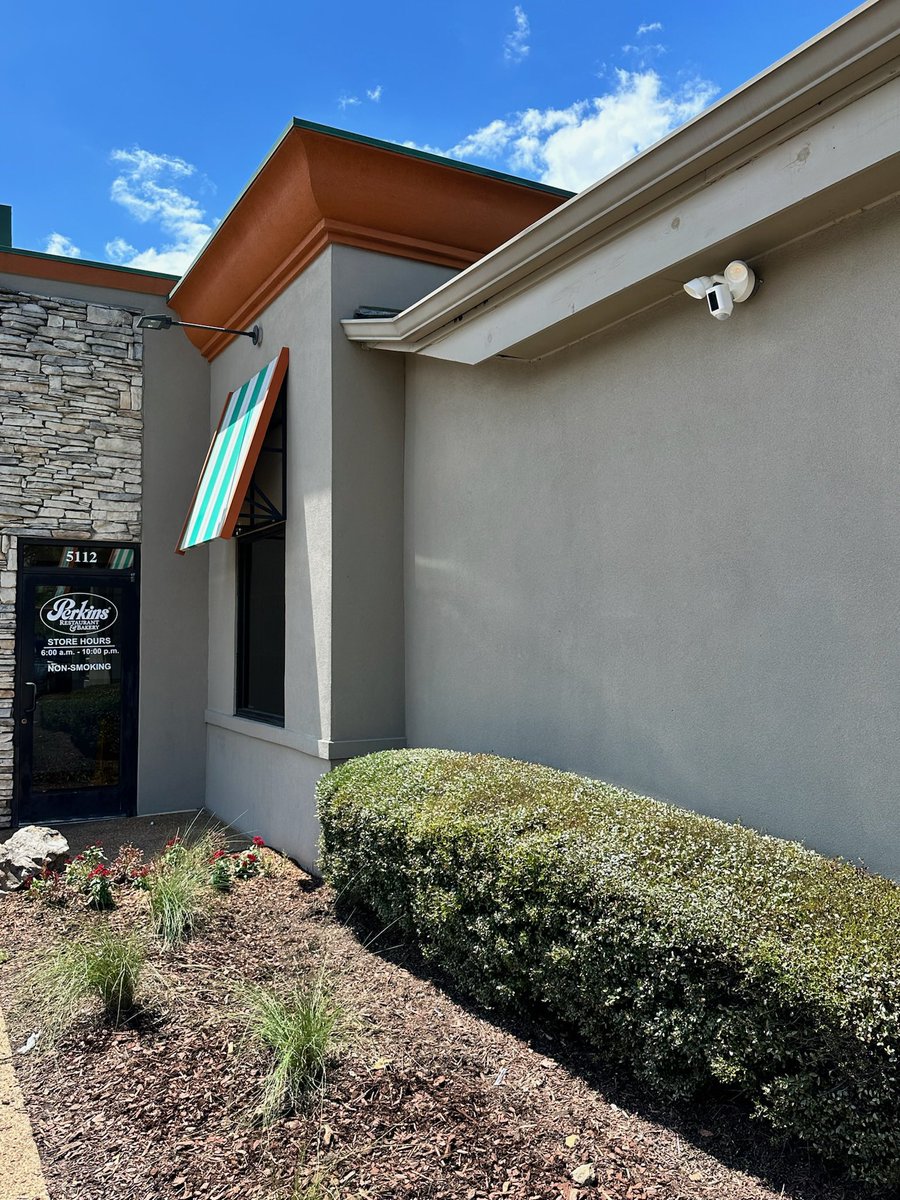 DesignSmartHome's tweet image. Access from anywhere, smart notifications, scheduling, smart lighting, two way communication and sirens at the push of a button are just a few examples of why this is the wave of the future.  Contact us today to find out more on how we can help secure your business or home.