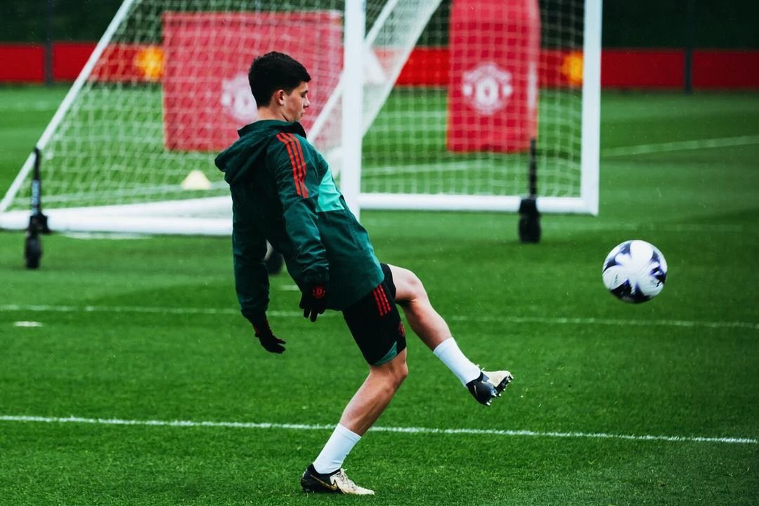 mufcMPB's tweet image. Shea Lacey in first team training 🔴✨