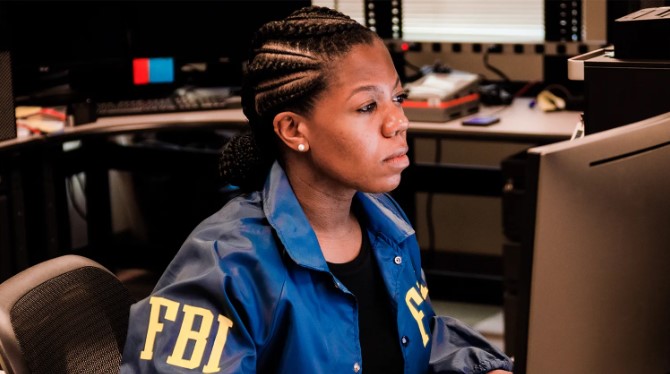 FBILasVegas's tweet image. Have you considered how your skillset can apply to a role at the #FBI?  As a #ForensicAccountant, you&apos;ll step into a role where your quantitative skills can unveil truths that protect and serve the nation. Now hiring! Apply by April 15th:  ow.ly/UhY850RcvJ8