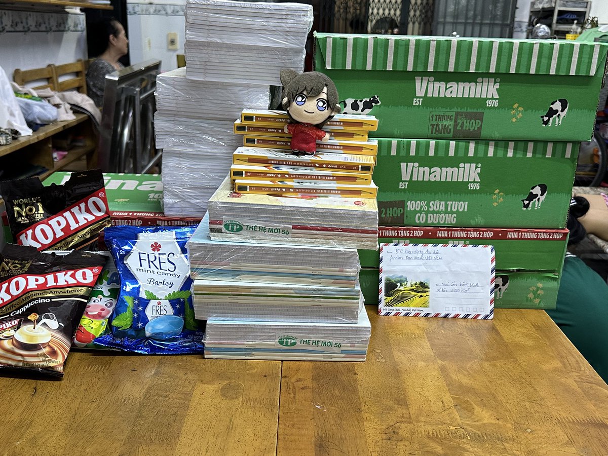 Our objective is to spread love and hope, particularly among disadvantaged children, by providing the following gifts:

100 notebooks and 100 pencils
4 boxes of milk
A cash donation totaling 2,000,000 VND

#毛利蘭 #RanMouri #名探偵コナン