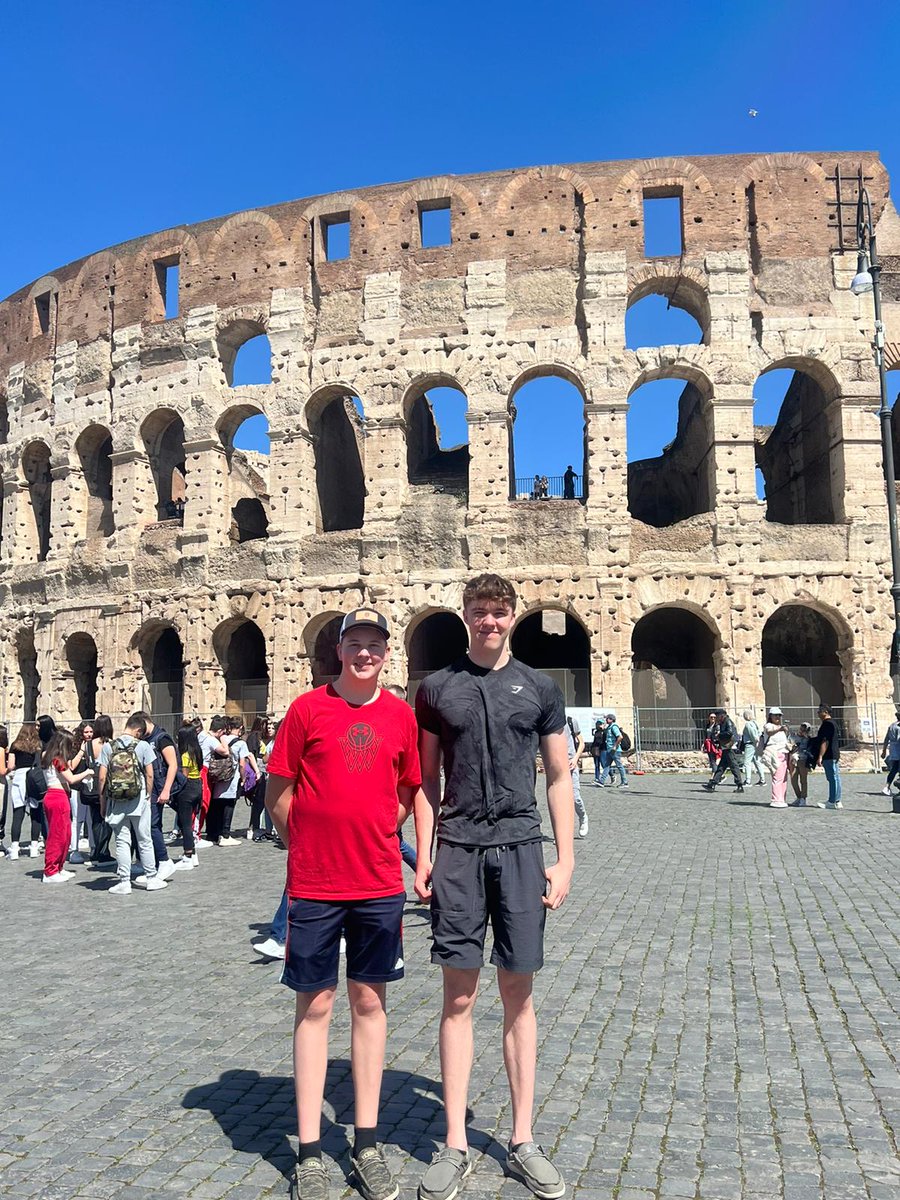 From sprawling out on lush countryside pastures and seeing the Roman Colosseum, to decadent dinners in Venice and celebrity spottings in Capri — our students and staff experienced it all in ITALY over spring break! 🇮🇹 ✈️ More pics here: facebook.com/williamsoncent…
