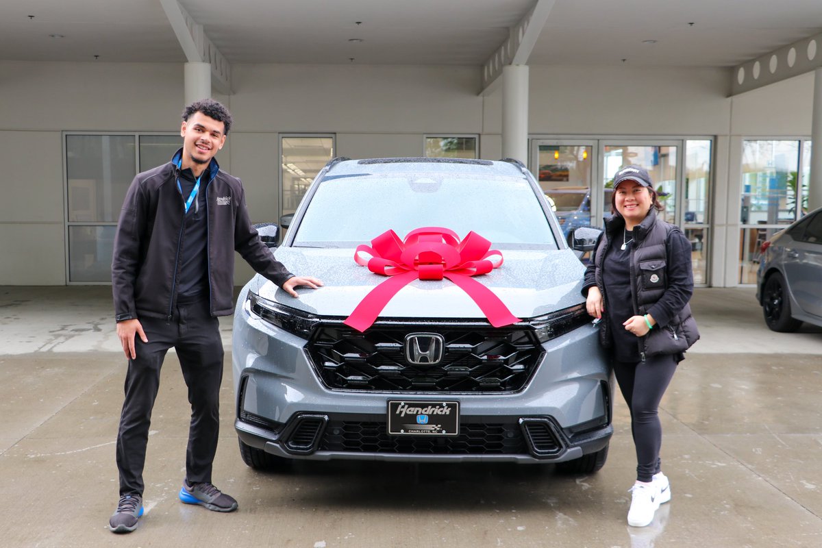 ☔️Rain or shine, Thao’s brand-new 2024 Honda CR-V Hybrid Sport shines bright no matter what the weather is! ✨

•We are wishing you many adventures and memories on the road ahead with your new stylish ride. 🛣️ 

🌐: HendrickHonda.com 
.
.
#2024HondaCRV #RainyDayRides