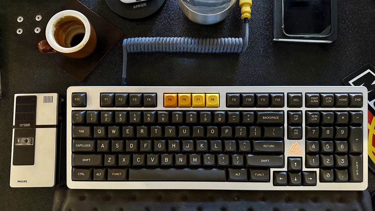 GMK MTNU 800 keycaps, inspired by the Atari 800. Nice match for the 1981 Philips mini-cassette recorder, too.