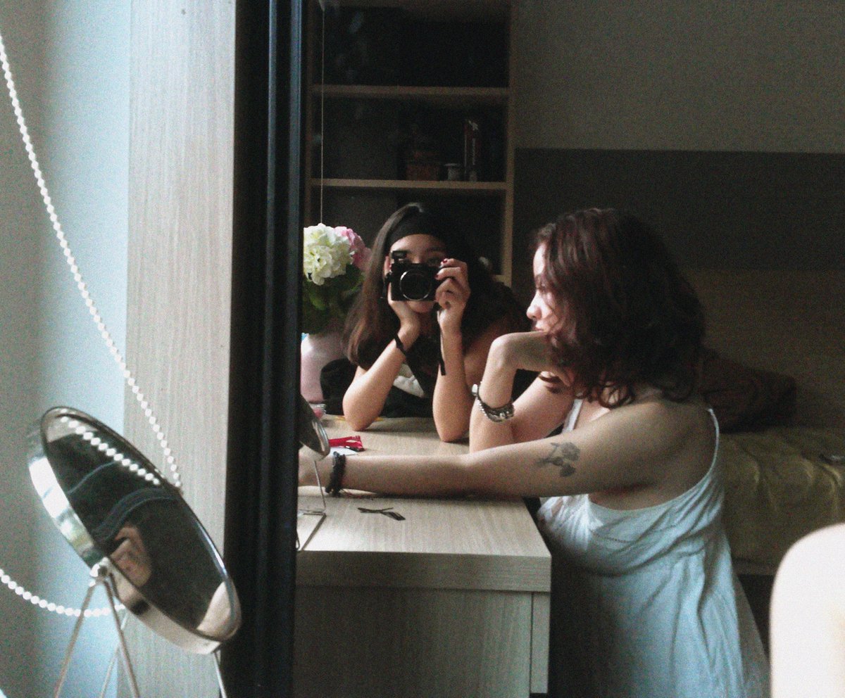 Picture This! Camera Shots TIPA PHOTO CONTEST - The winners Photo: Diana Garza Title: Te filmo Category: My camera in action Honorable Mention tipa.com/picture-this-c…